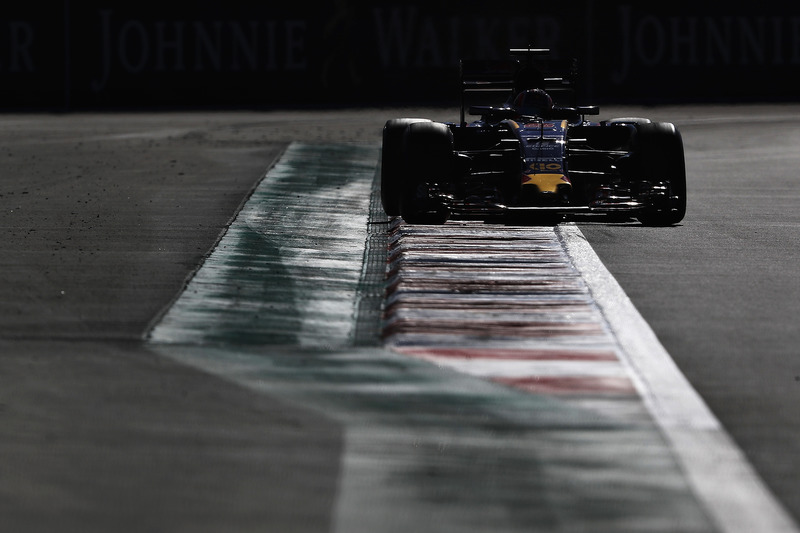 2016 год. За рулем болида Toro Rosso STR11 по ходу гонки