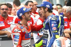 Il vincitore della gara Andrea Dovizioso, Ducati Team, il secondo classificato Valentino Rossi, Yamaha Factory Racing