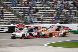 Brad Keselowski, Team Penske Ford, Daniel Suarez, Joe Gibbs Racing Toyota