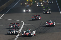 Start, #5 Toyota Racing Toyota TS050 Hybrid: Anthony Davidson, Sébastien Buemi, Kazuki Nakajima lide