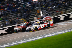 Carl Edwards, Joe Gibbs Racing Toyota, Michael Annett, HScott Motorsports Chevrolet