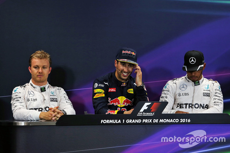 Conférence de presse : le poleman Daniel Ricciardo, Red Bull Racing, le deuxième, Nico Rosberg, Mercedes AMG F1 Team, le troisième, Lewis Hamilton, Mercedes AMG F1 Team