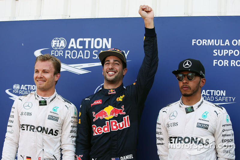 Poleman Daniel Ricciardo, Red Bull Racing, secondo qualificato Nico Rosberg, Mercedes AMG F1 Team, t