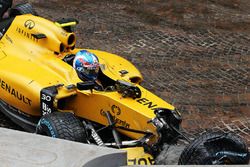 Jolyon Palmer, Renault Sport F1 Team RS16 crash