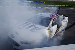 Race winner Brad Keselowski, Team Penske Ford