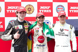 Le vainqueur Pietro Fittipaldi, le deuxième Harrison Newey, le troisième Mick Schumacher