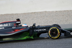 Fernando Alonso, McLaren MP4-31 with flow-vis paint on the sidepod