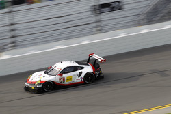 #911 Porsche Team North America Porsche 911 RSR: Patrick Pilet, Dirk Werner, Frédéric Makowiecki