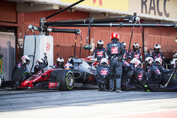 Pitstop pour Romain Grosjean, Haas F1 Team VF-17