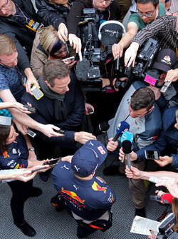 Max Verstappen, Red Bull Racing avec les médias