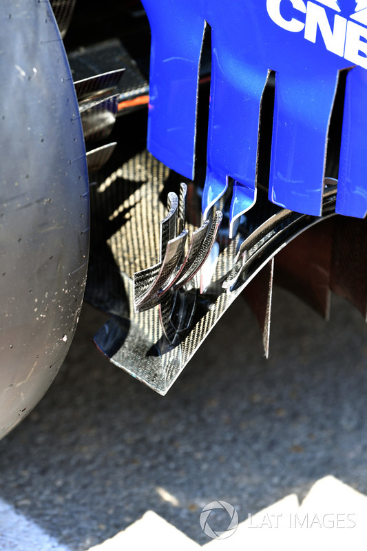 Sauber C36 detalle del alerón trasero