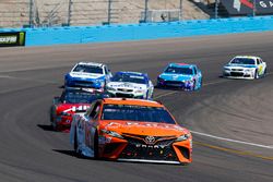 Daniel Suárez, Joe Gibbs Racing, Toyota; Kurt Busch, Stewart-Haas Racing, Ford