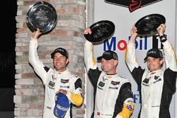 Podium GTLM : les vainqueurs Antonio Garcia, Jan Magnussen, Mike Rockenfeller, Corvette Racing