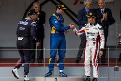 Podium: winner Oliver Rowland, DAMS, second place Artem Markelov, RUSSIAN TIME, third place Nobuharu