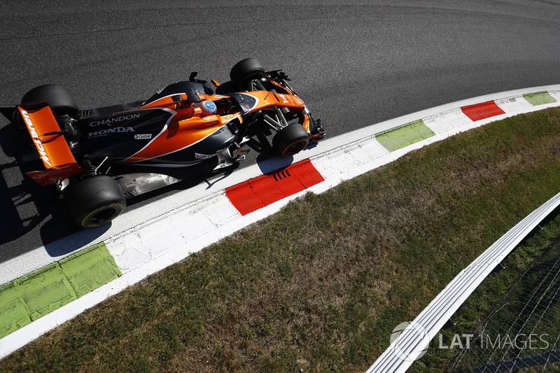 Giri 15, 20, 39 - Fernando Alonso, McLaren MCL32