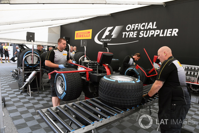Pirelli, area di preparazione degli pneumatici