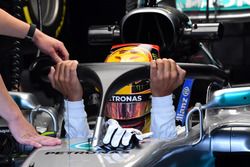 Lewis Hamilton, Mercedes-Benz F1 W08 con il dispositivo halo