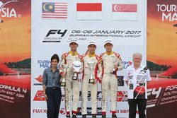 Podium Race 7: Pemenang balapan, Presley Martono (INA); runner-up, Isyraf Danish (MAS); peringkat ketiga, Danial Frost (SIN)