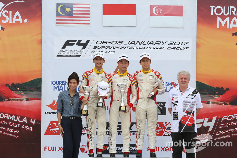 Podium Race 7: Pemenang balapan, Presley Martono (INA); runner-up, Isyraf Danish (MAS); peringkat ketiga, Danial Frost (SIN)