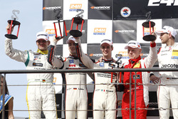 Podium: les deuxièmes #12 Manthey Racing Porsche 991 GT3 R: Otto Klohs, Sven Müller, Matteo Cairoli, Jochen Krumbach