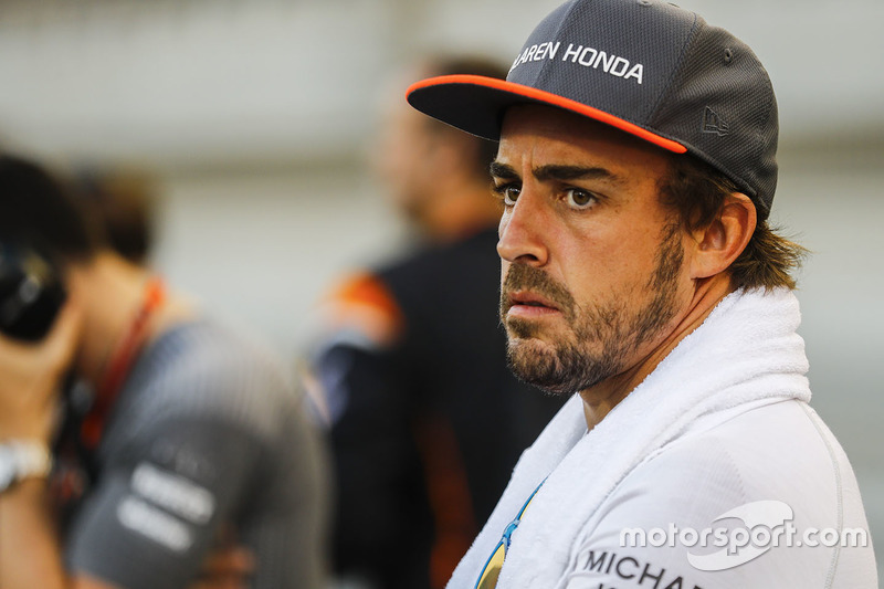 Para completar o fim de semana terrível para a McLaren, Fernando Alonso abandonou pela terceira vez em três corridas e soltou o verbo: "Nunca corri com tão pouca potência na vida."