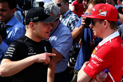 Valtteri Bottas, Mercedes AMG F1 with Kimi Raikkonen, Ferrari