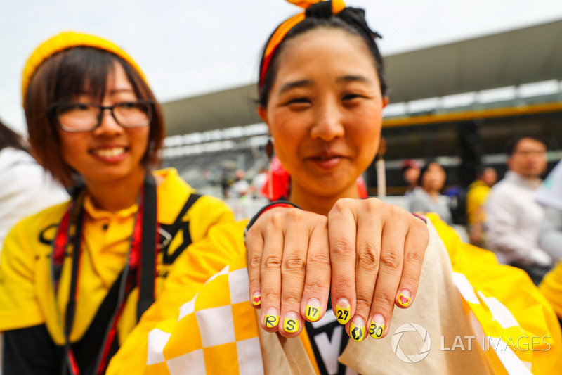 Болельщицы Renault Sport F1 Team