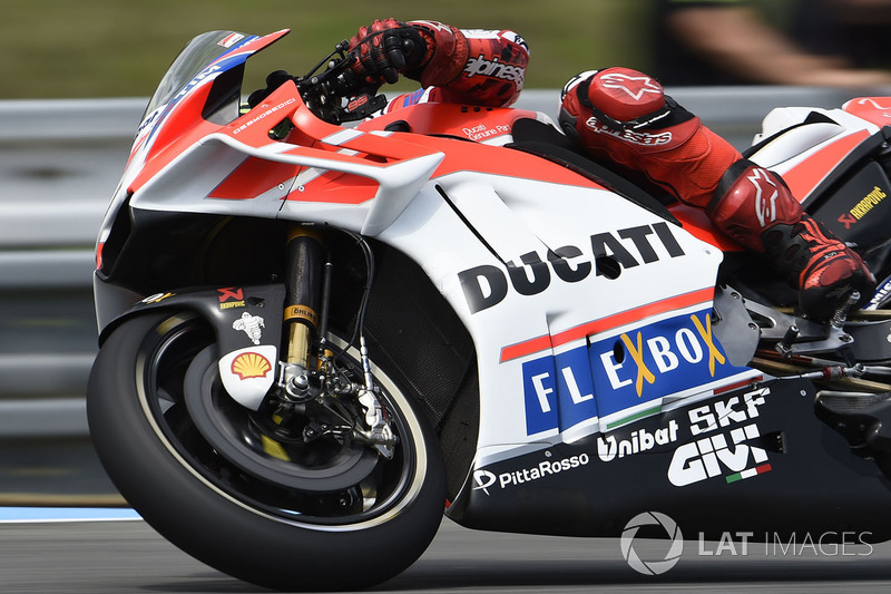 Jorge Lorenzo memakai fairing anyar saat FP2