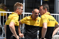 Nico Hulkenberg, Renault Sport F1 Team et Cyril Abiteboul, directeur général Renault Sport F1