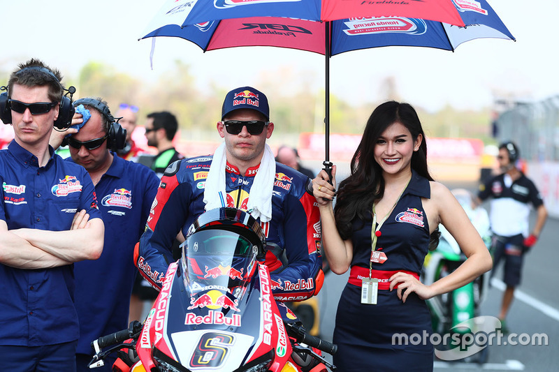 Stefan Bradl, Honda World Superbike Team con una grid girl