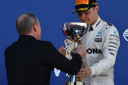Vladimir Putin, President of Russia presents the trophy to race winner Valtteri Bottas, Mercedes AMG