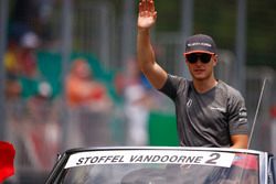 Stoffel Vandoorne, McLaren, tijdens de rijdersparade