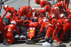 Arrêt au stand de Kimi Raikkonen, Ferrari SF70H