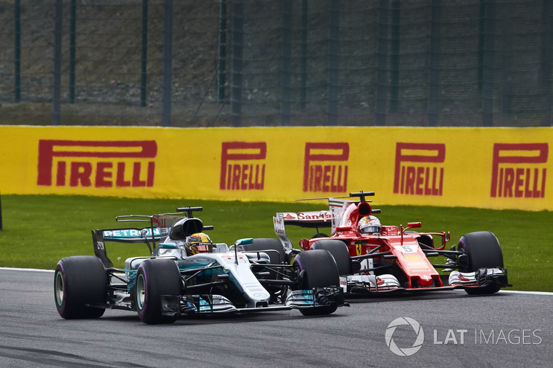 Lewis Hamilton, Mercedes AMG F1 W08, Sebastian Vettel, Ferrari SF70H