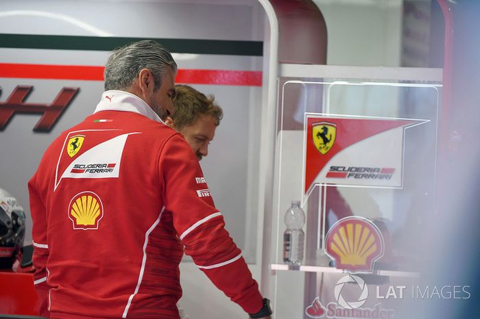 Sebastian Vettel, Ferrari y Maurizio Arrivabene, director del equipo Ferrari