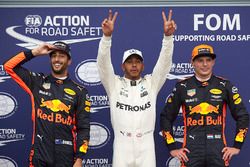 Top three Qualifiers, Lewis Hamilton, Mercedes AMG F1, celebrating a record breaking 69th F1 pole, M