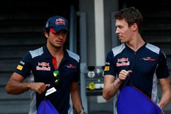 Гонщики Scuderia Toro Rosso Карлос Сайнс-мл. и Даниил Квят