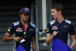Гонщики Scuderia Toro Rosso Карлос Сайнс-мл. и Даниил Квят