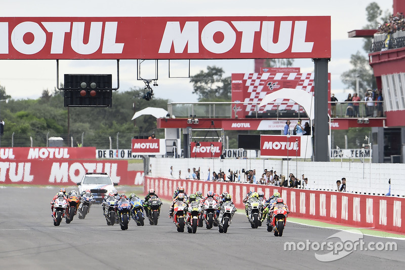Marc Márquez prend la tête au départ