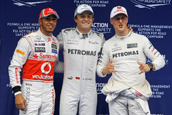 Il poleman Nico Rosberg, Mercedes AMG F1, il secondo classificato Lewis Hamilton, McLaren Mercedes, il terzo classificato Michael Schumacher, Mercedes AMG F1