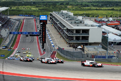 Start: #1 Porsche Team Porsche 919 Hybrid: Neel Jani, Andre Lotterer, Nick Tandy leads