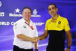 Zak Brown, McLaren-Chef, Cyril Abiteboul, Renault Sport F1, Geschäftsführer