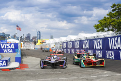 Sam Bird, DS Virgin Racing, precede Daniel Abt, ABT Schaeffler Audi Sport