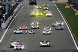 Start: #7 Toyota Gazoo Racing Toyota TS050 Hybrid: Mike Conway, Kamui Kobayashi, Jose Maria Lopez leads