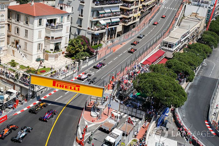 Mónaco: 200.000 espectadores;  0