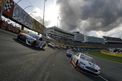 Pace-Laps: Kevin Harvick, Stewart-Haas Racing, Ford; Kyle Busch, Joe Gibbs Racing, Toyota