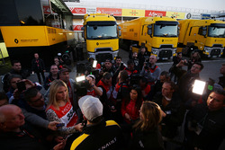 Nico Hulkenberg, Renault Sport F1 Team RS17 with the media