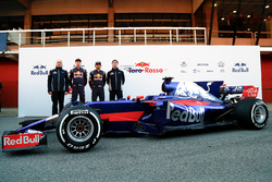 Franz Tost, Scuderia Toro Rosso Team Principal, Daniil Kvyat, Carlos Sainz Jr., Scuderia Toro Rosso STR12, James Key, Scuderia Toro Rosso Technical Director