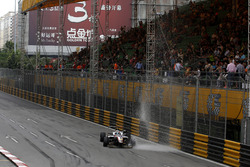 Nikita Mazepin, Hitech GP Dallara Mercedes gets wet