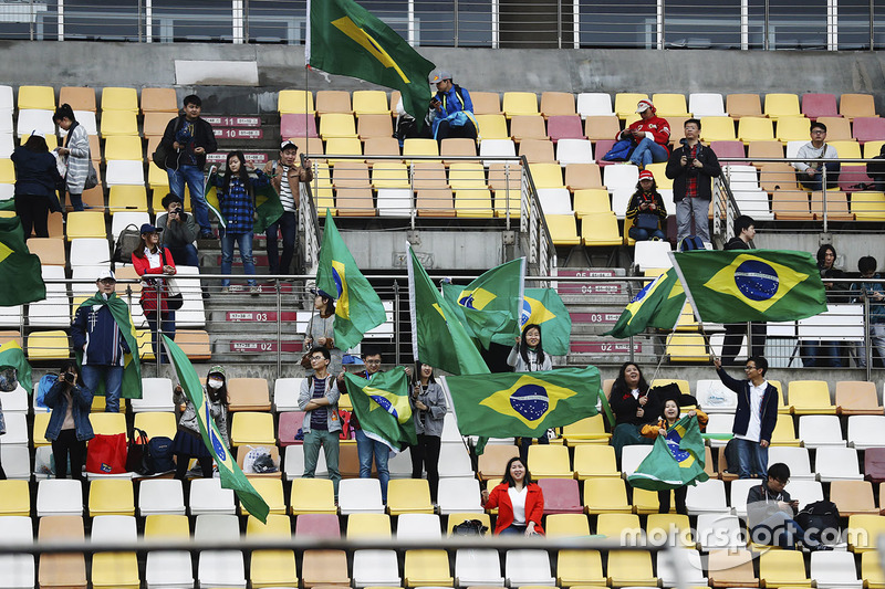 A torcida brasileira estava presente.